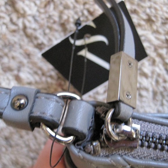 NWT Simply Vera Vera Wang gray wristlet - Picture 13 of 13